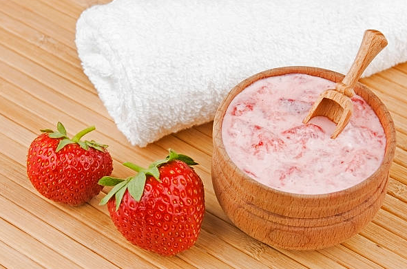 Strawberry And Yogurt Mask