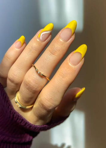 Yellowish Wavey Fresh Manicure 