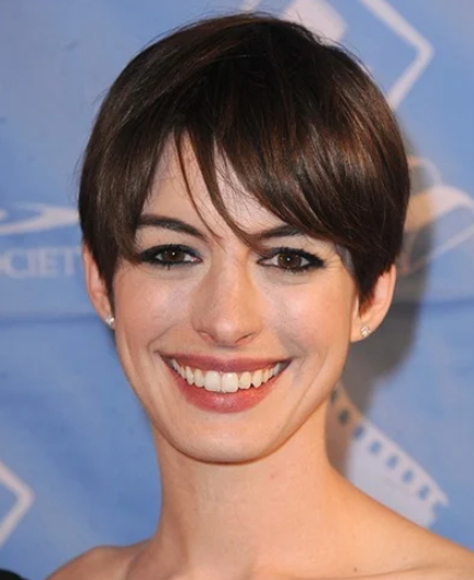 Anne Hathaway Short Hair Cut With Casual Bangs