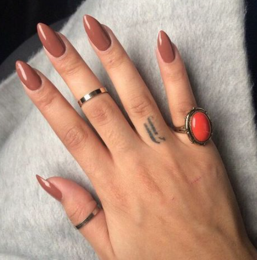 Coffee-Brown Nails 