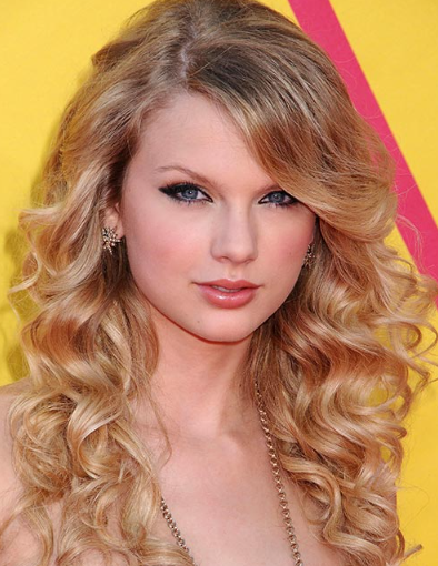 Taylor Swift Curly Hair