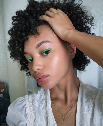 Thick Green Eyeliner Look