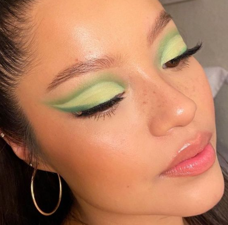 All-Glam Smudgy Green Eyeliner Look