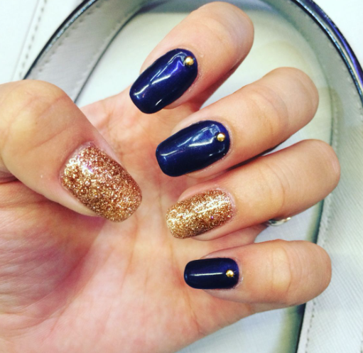 Gold Accent Nails