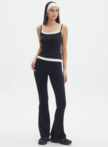 Casual Cool Flare Yoga Pants Outfit
