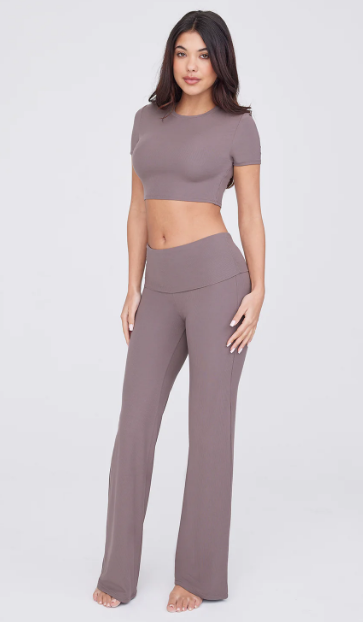 Brunch Date Flare Yoga Pants Outfit