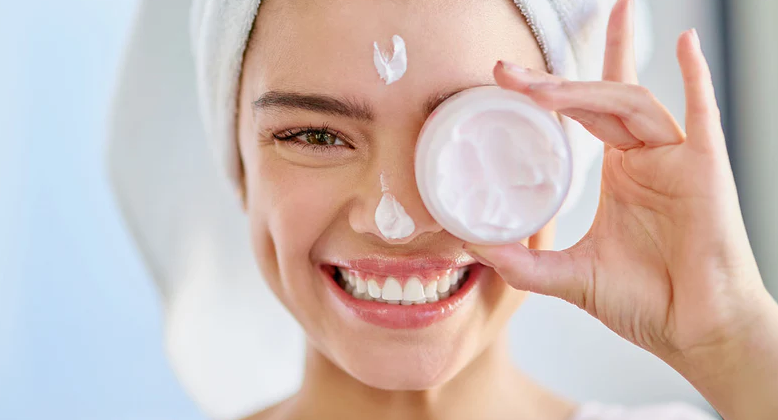 Should We Apply Serum Before or After Moisturizer?