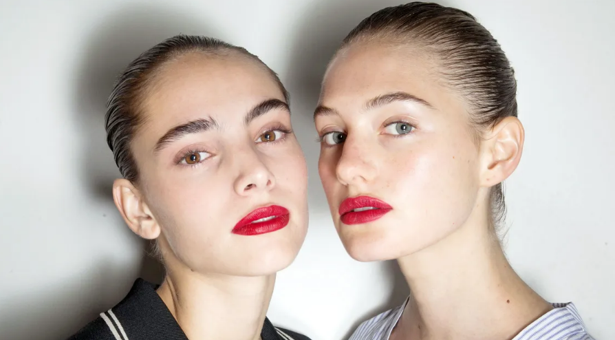 Ways To Do Natural Makeup With Red Lipstick